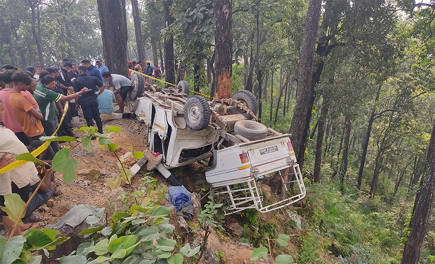 नवलपरासीमा जीप दुर्घटना, २ जनाको मृत्यु, २८ घाइते