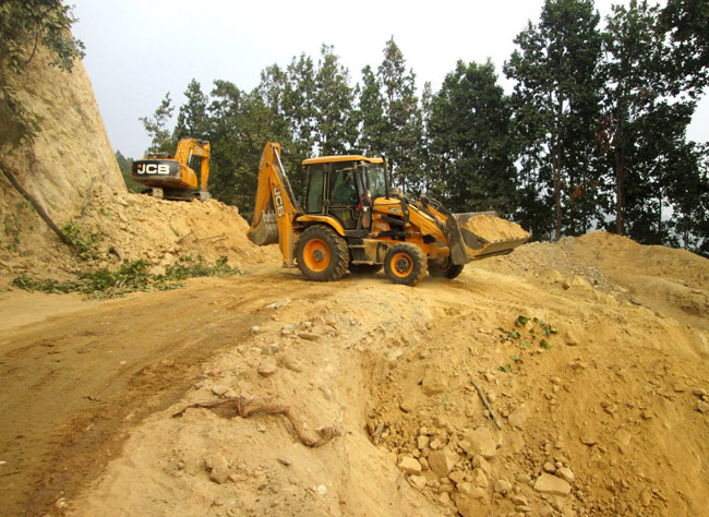 ७२ थान डोजर नेपालबाट अफगानिस्तान निर्यात